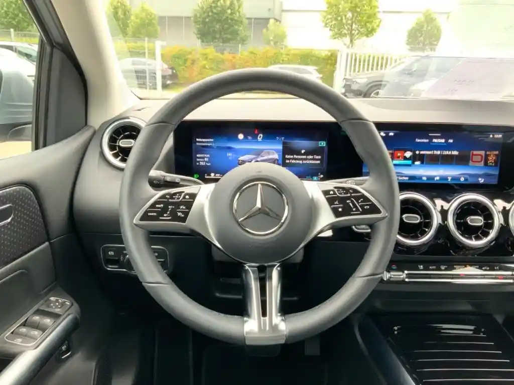 Mercedes-Benz B 180