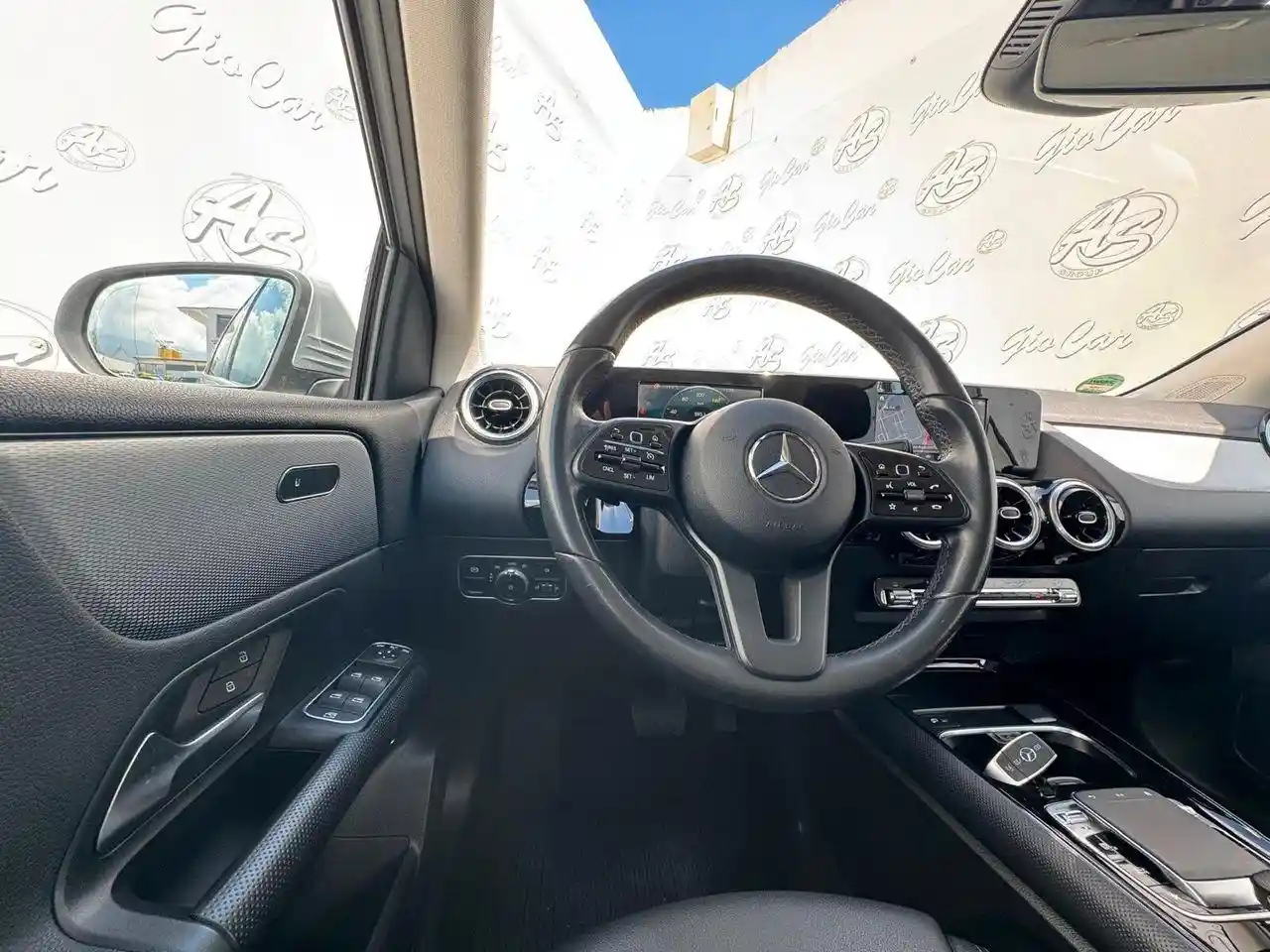 Mercedes-Benz B 180