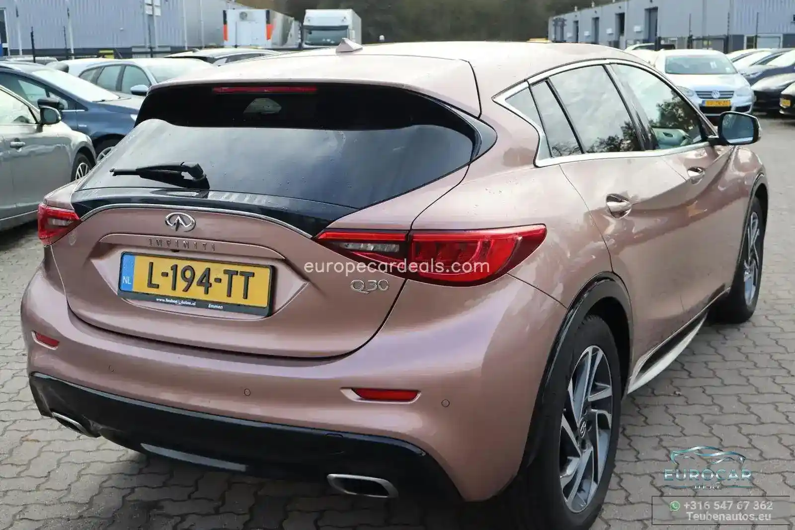 Infiniti Q30