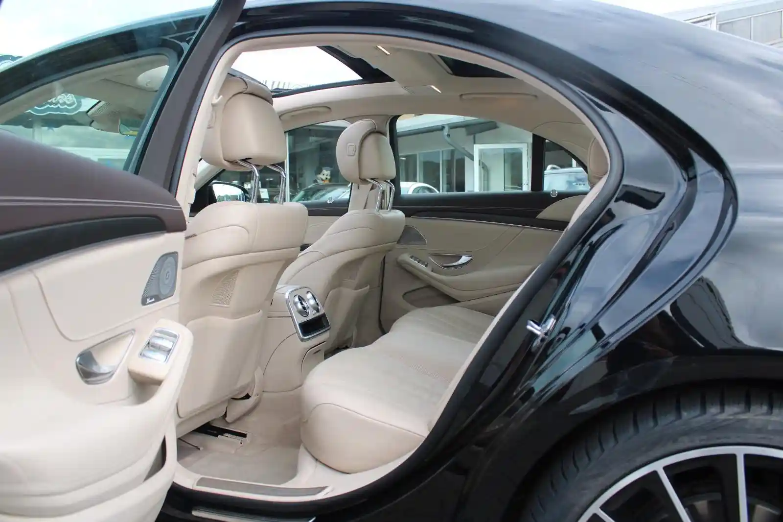 Mercedes-Benz S 400