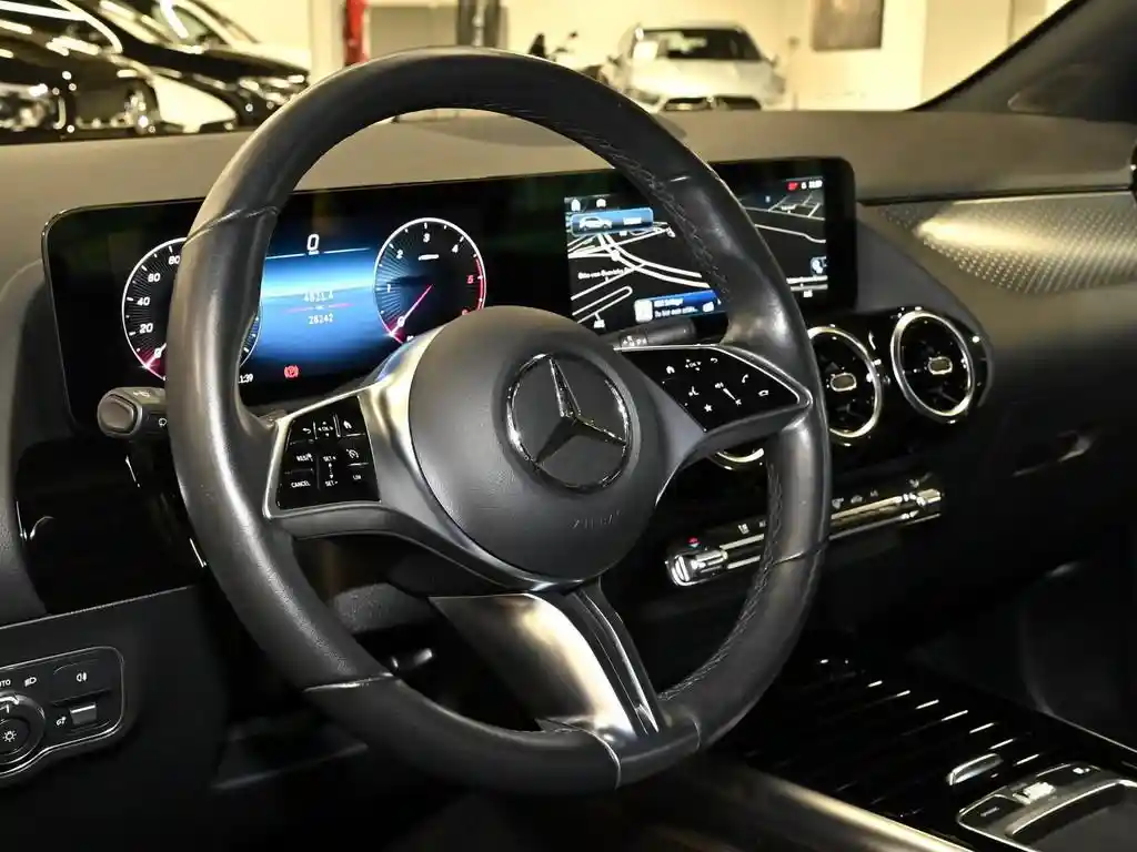 Mercedes-Benz B 180