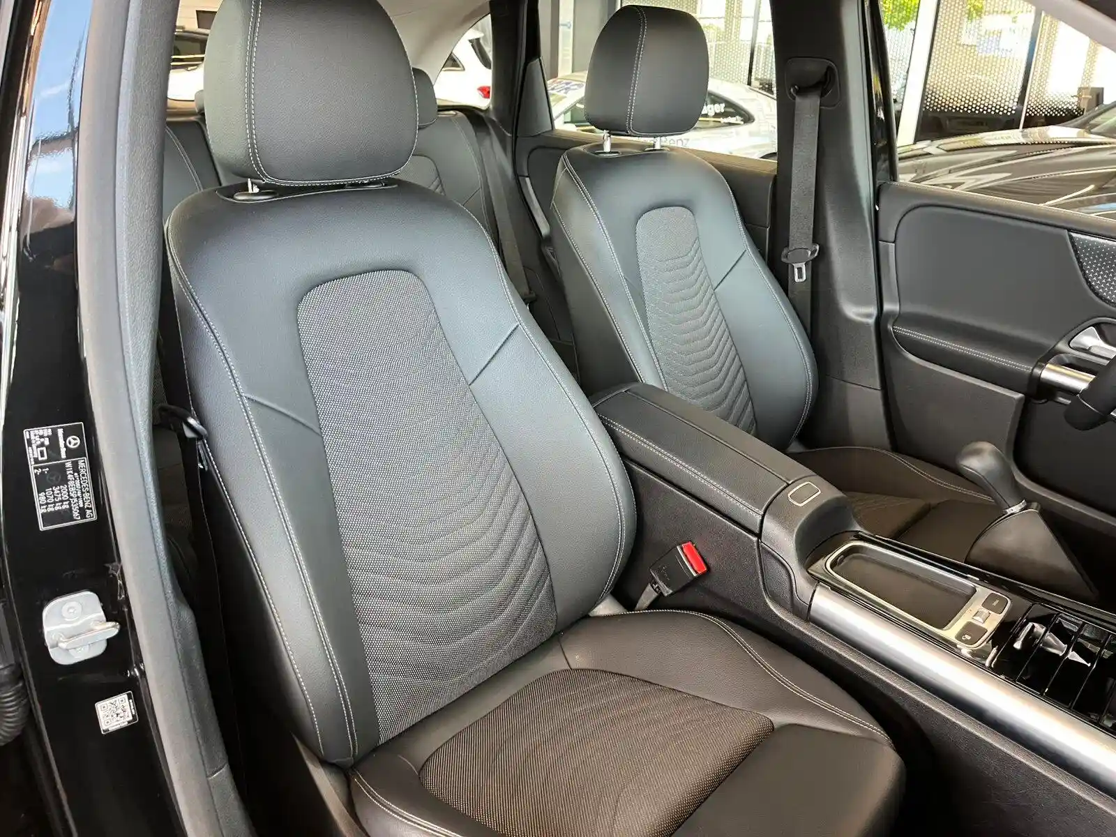 Mercedes-Benz B 180