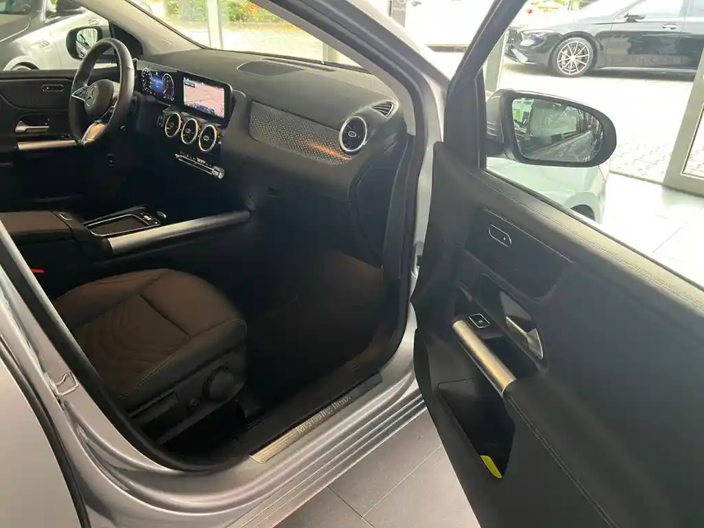 Mercedes-Benz B 200