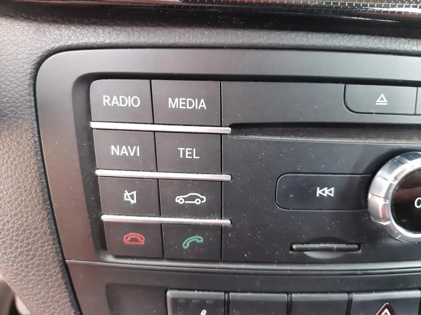 Mercedes-Benz B 180