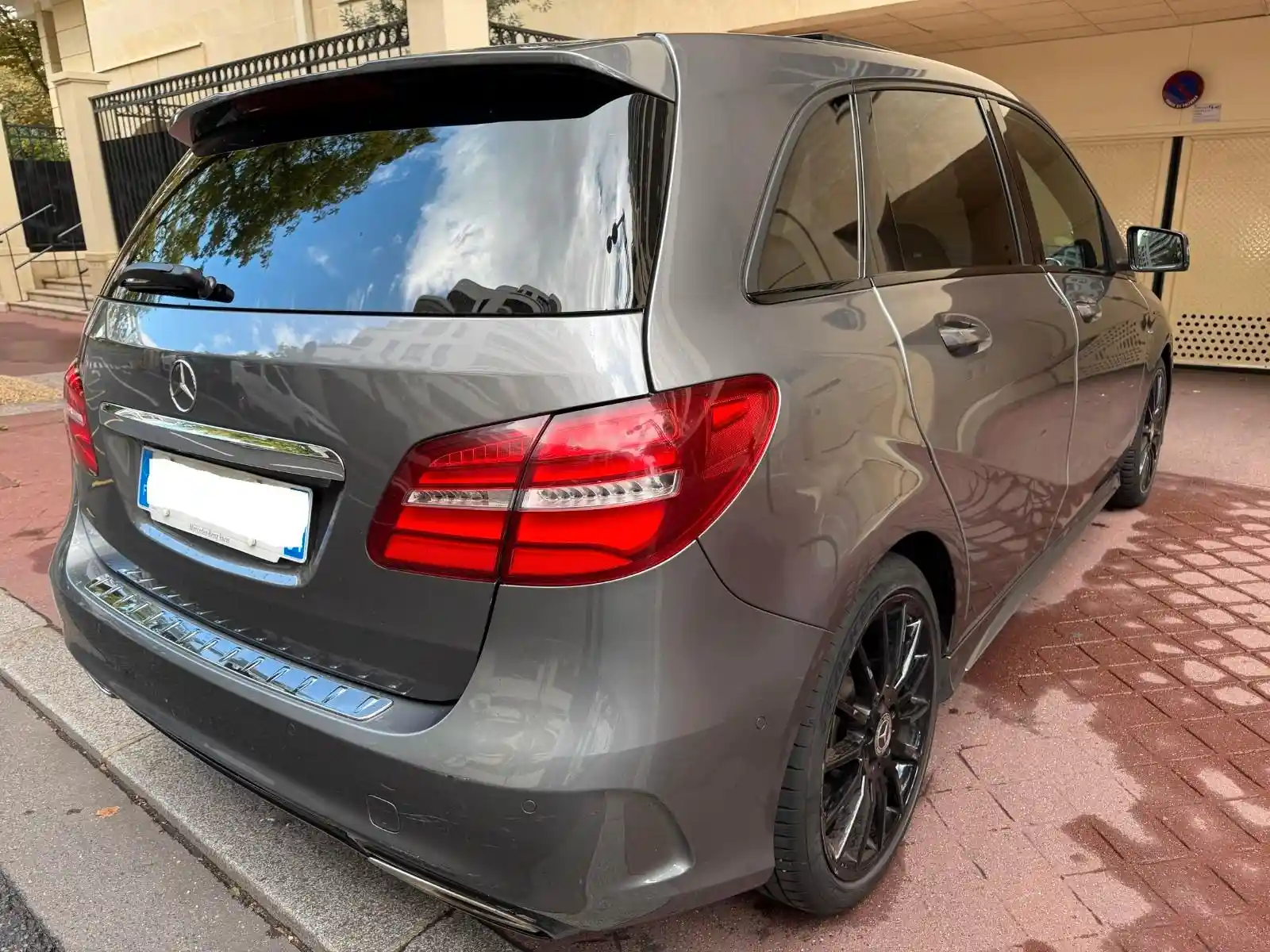 Mercedes-Benz B 220