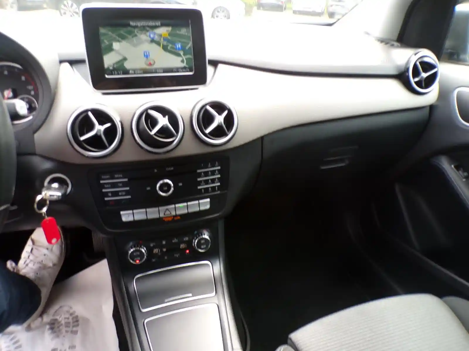 Mercedes-Benz B 200