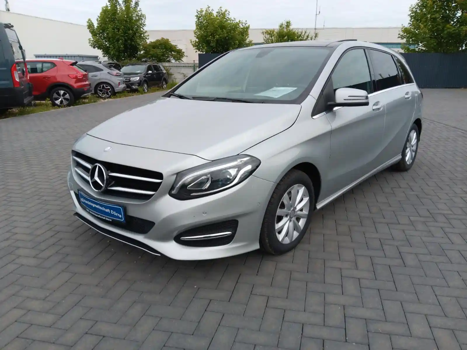 Mercedes-Benz B 180