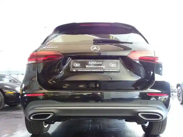Mercedes-Benz B 200