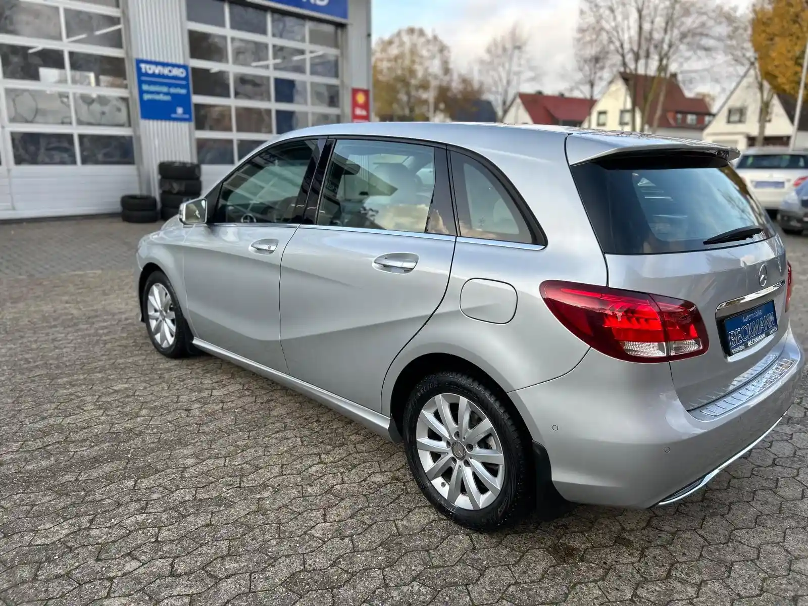 Mercedes-Benz B 180