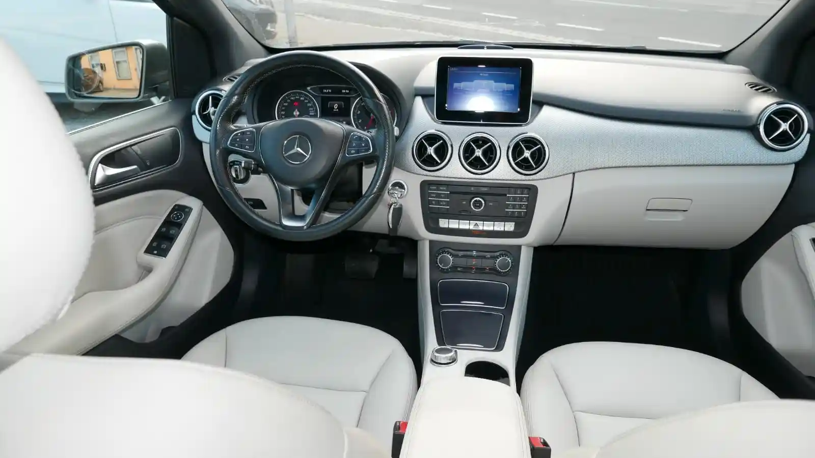 Mercedes-Benz B 180