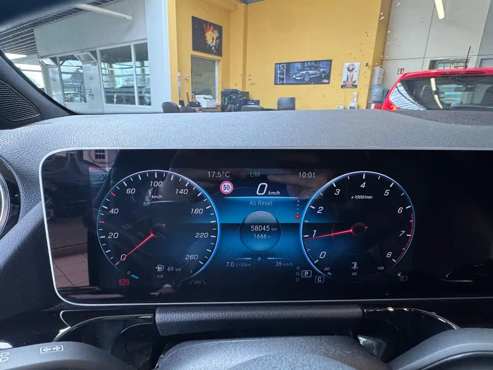 Mercedes-Benz B 180