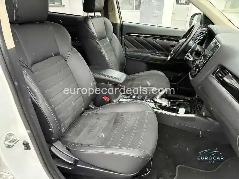 Mitsubishi Plug-in Hybrid Outlander