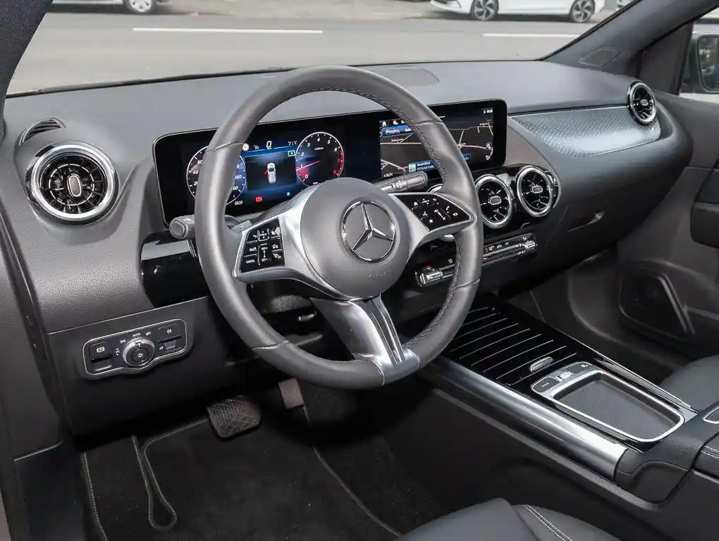 Mercedes-Benz B 180