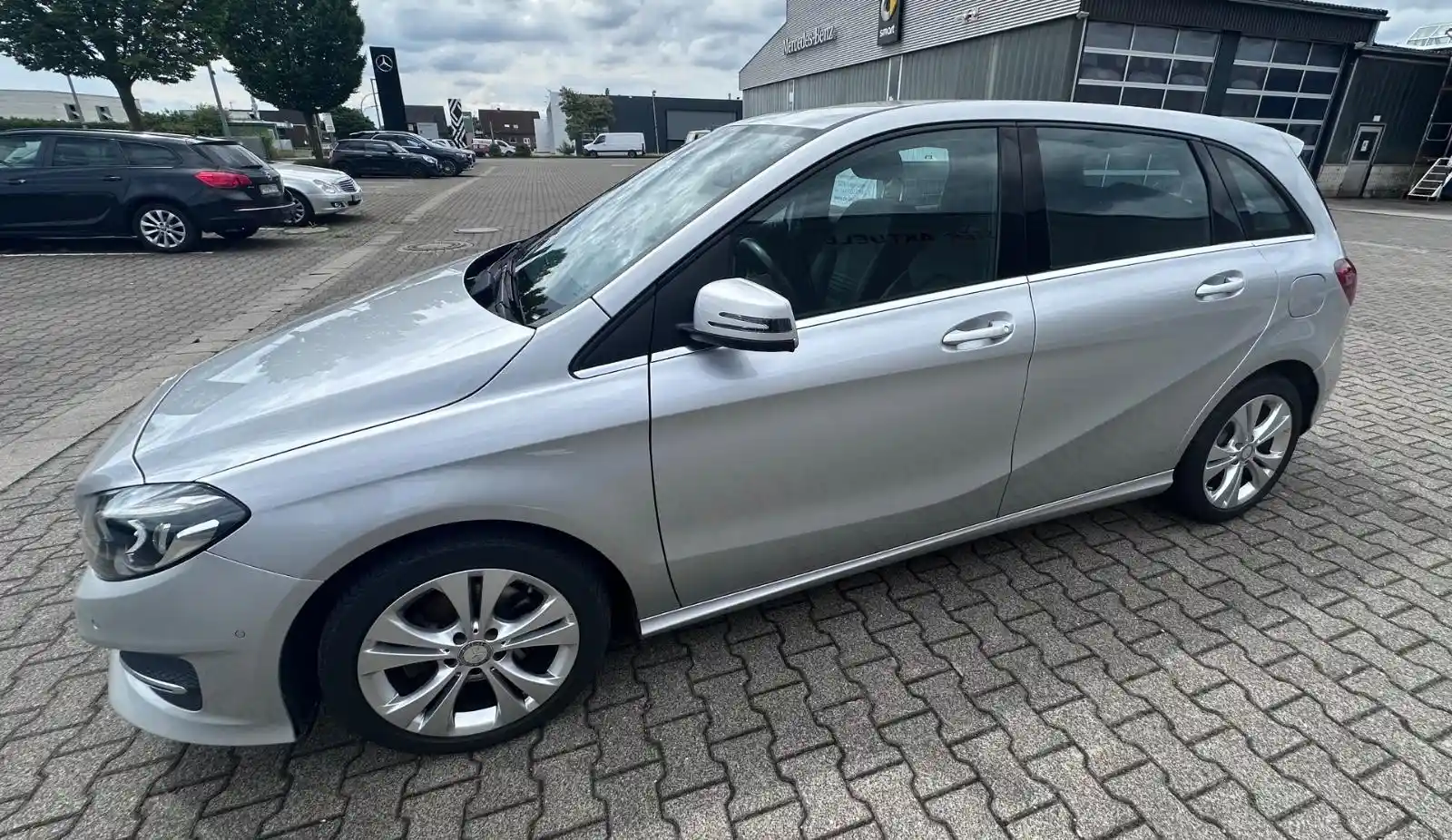 Mercedes-Benz B 200