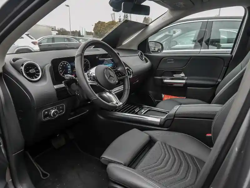 Mercedes-Benz B 180
