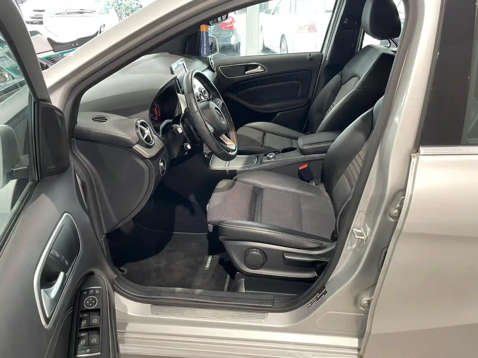 Mercedes-Benz B 220