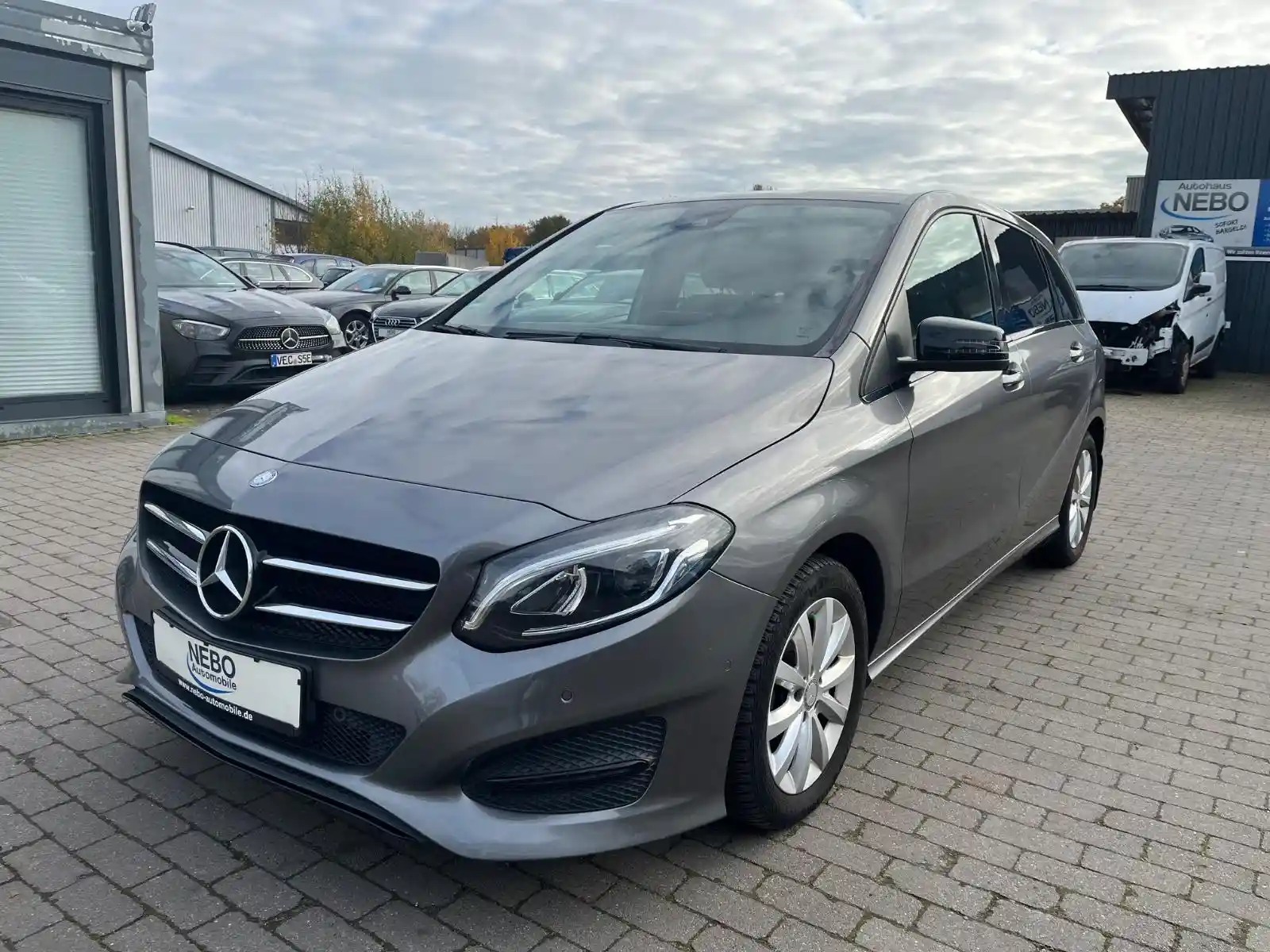 Mercedes-Benz B 180