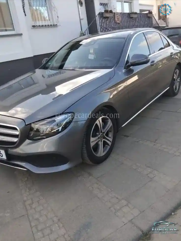 Mercedes-Benz E 220