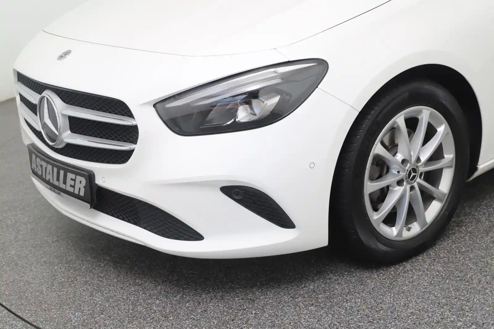 Mercedes-Benz B 200