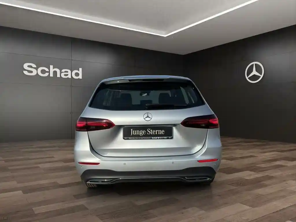 Mercedes-Benz B 180