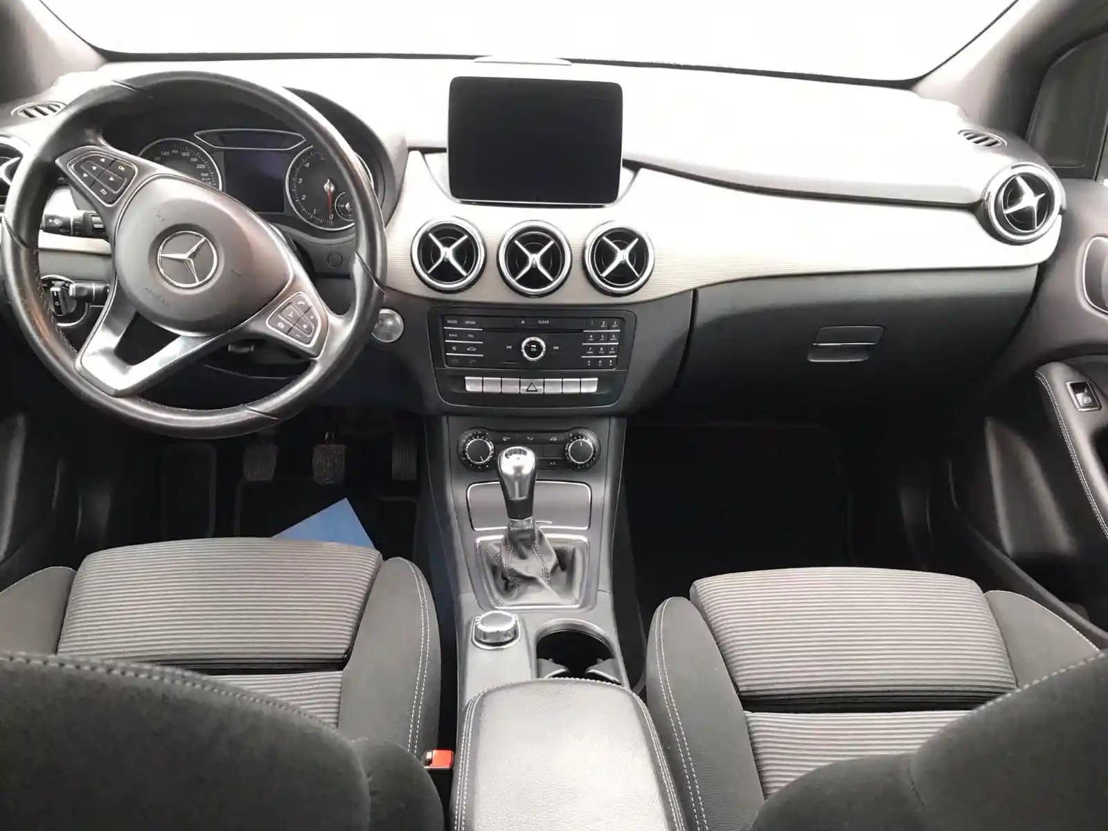 Mercedes-Benz B 180
