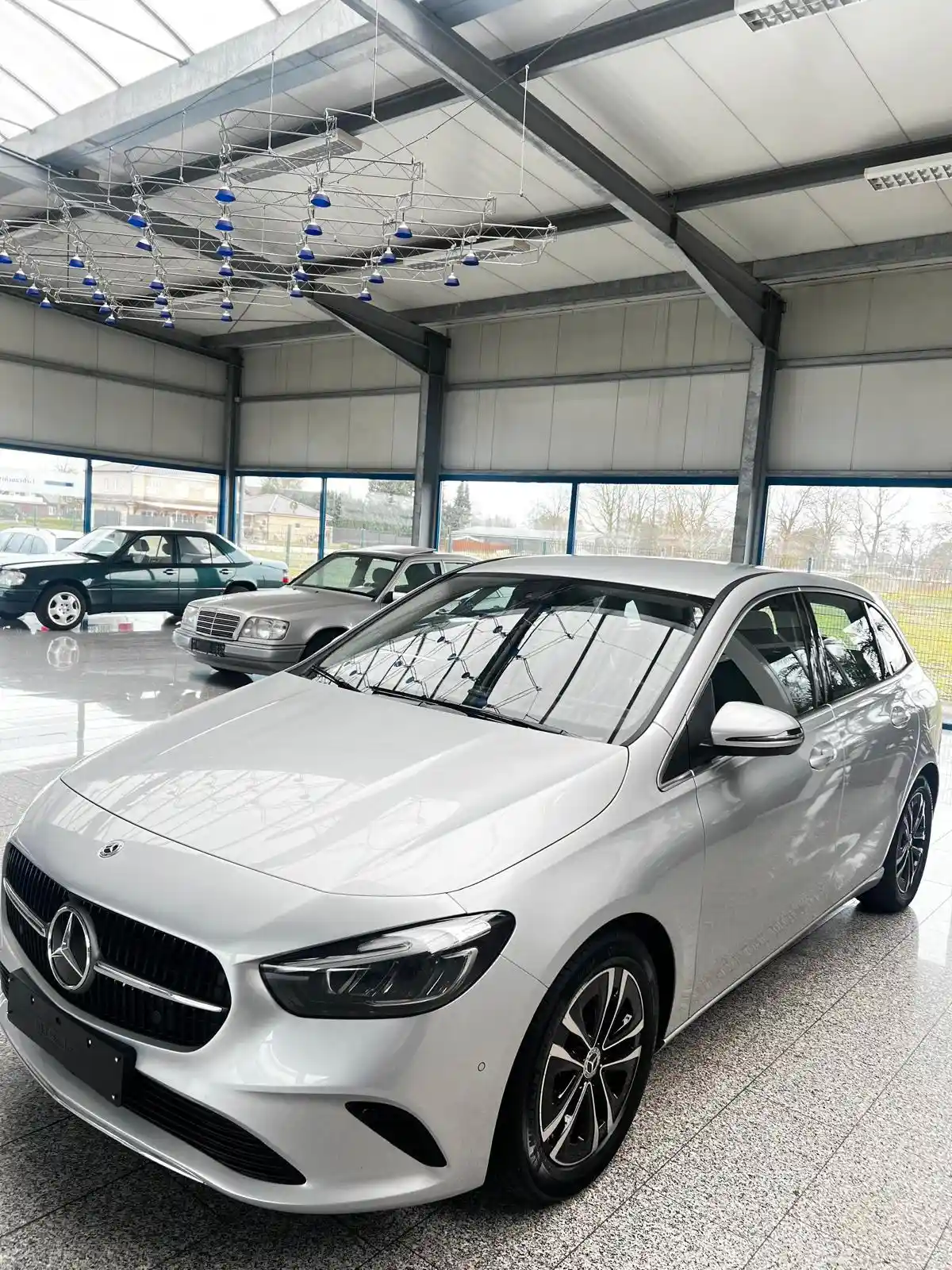 Mercedes-Benz B 180