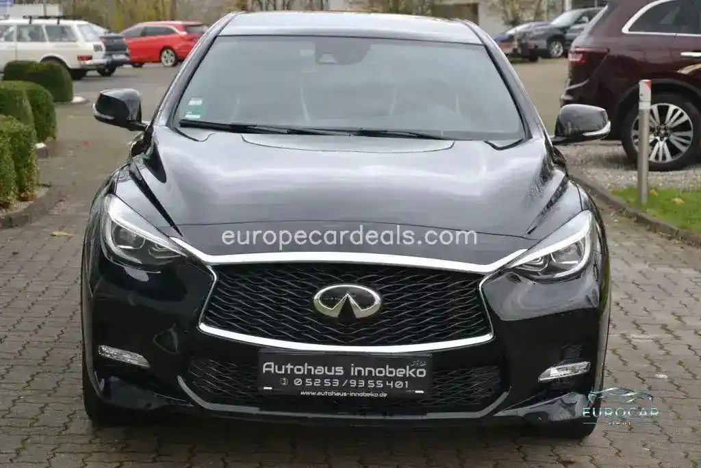 Infiniti Q30