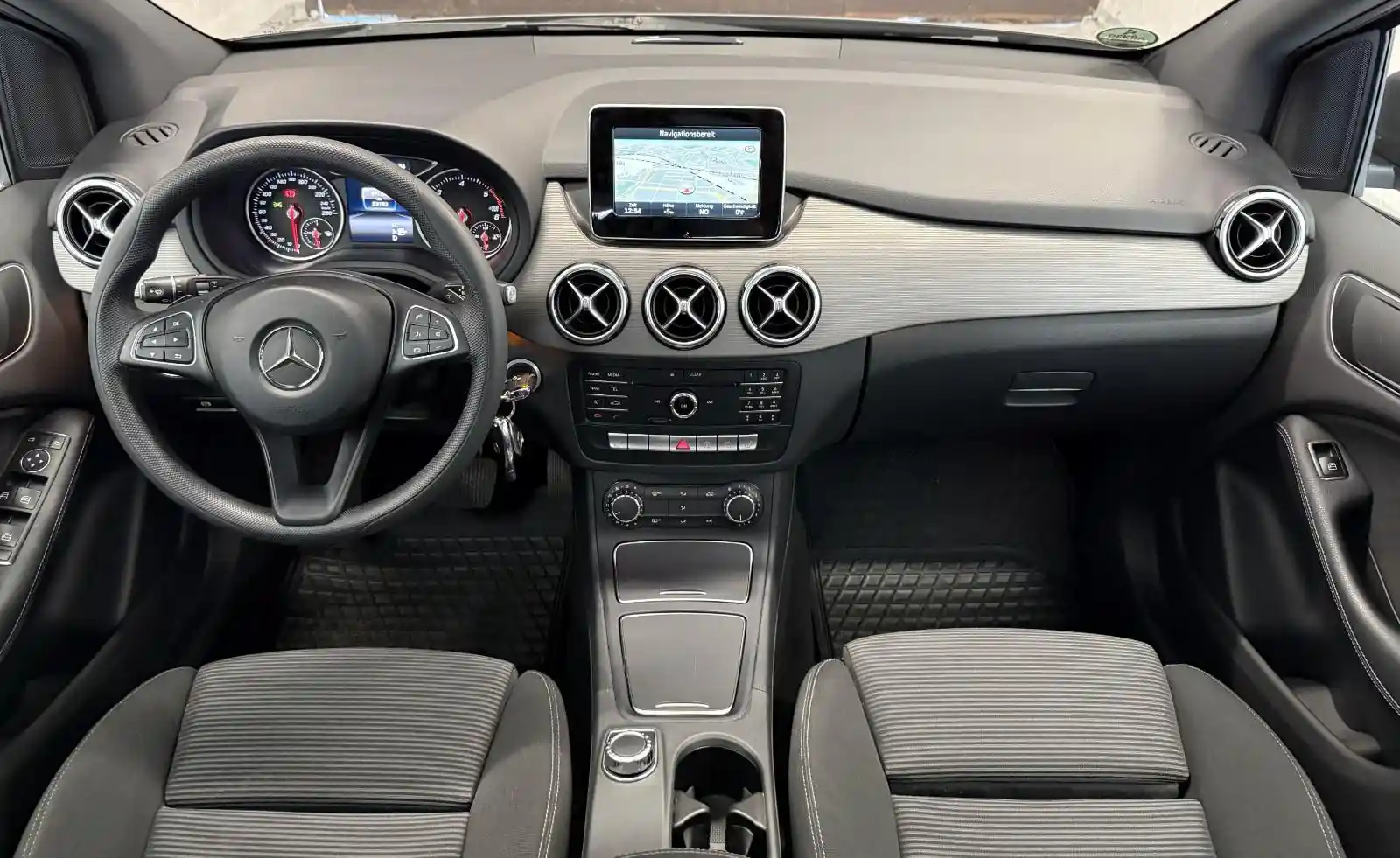 Mercedes-Benz B 220