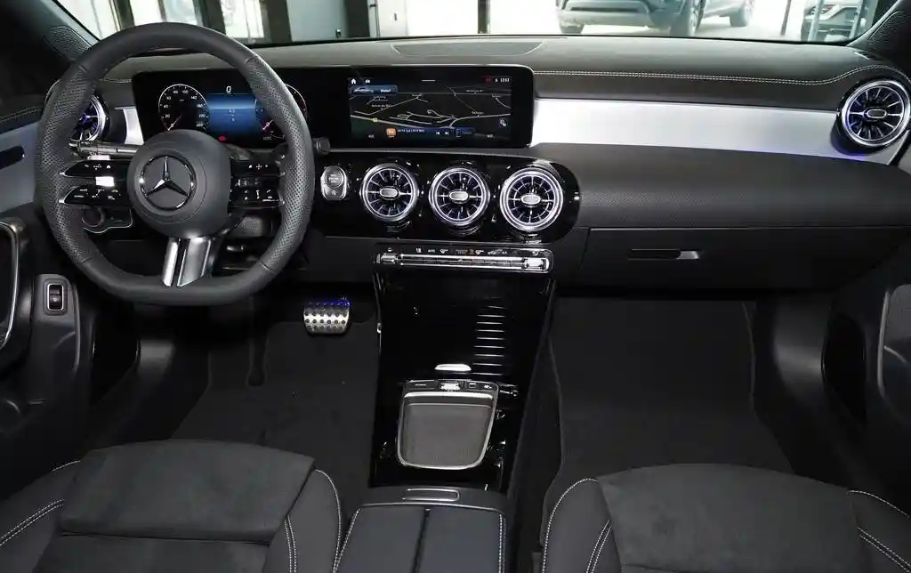 Mercedes-Benz CLA 220