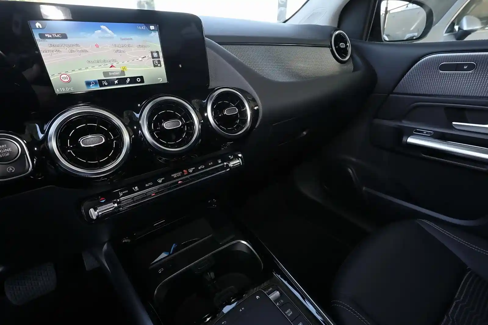 Mercedes-Benz B 200
