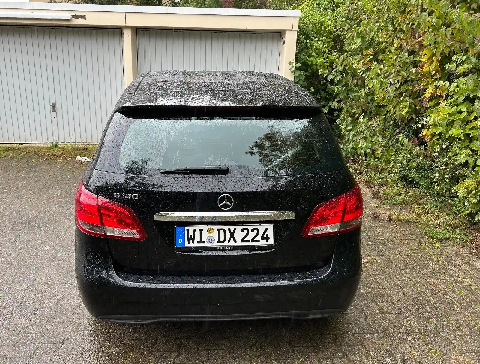 Mercedes-Benz B 180