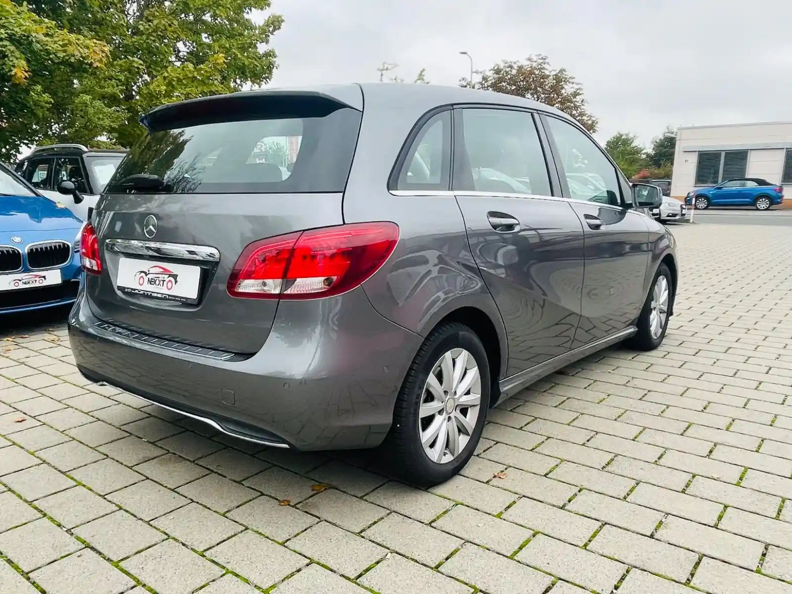 Mercedes-Benz B 180