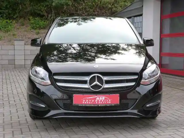 Mercedes-Benz B 180