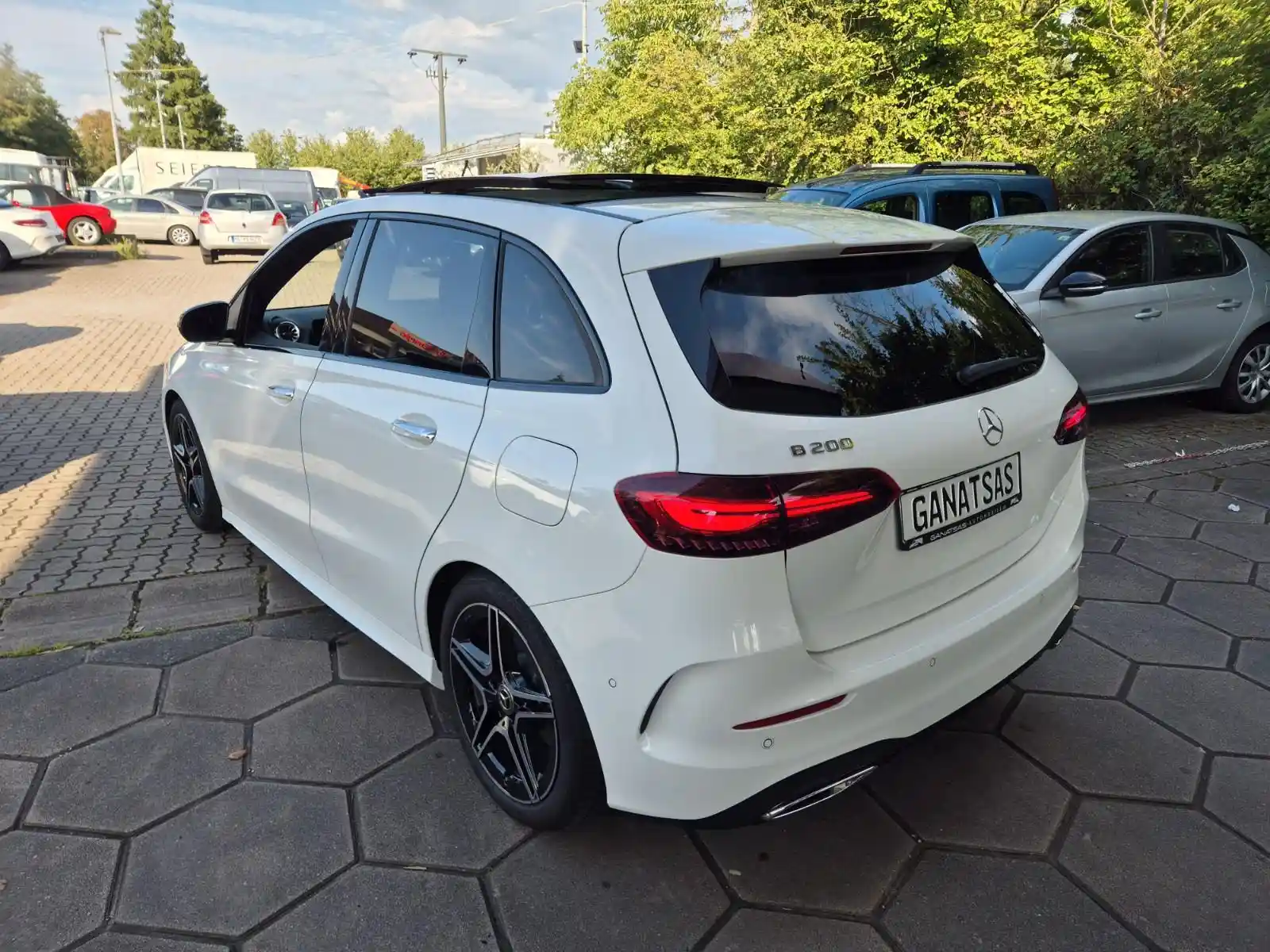 Mercedes-Benz B 200