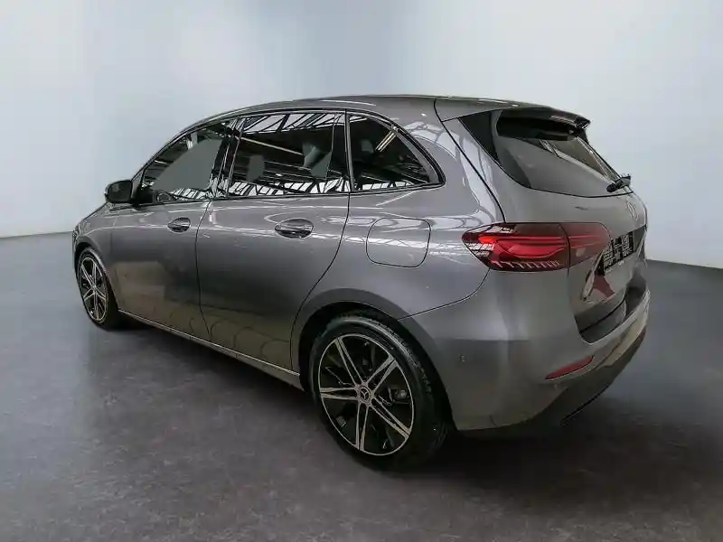 Mercedes-Benz B 220