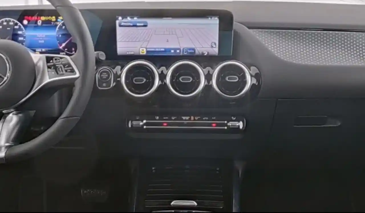 Mercedes-Benz B 220