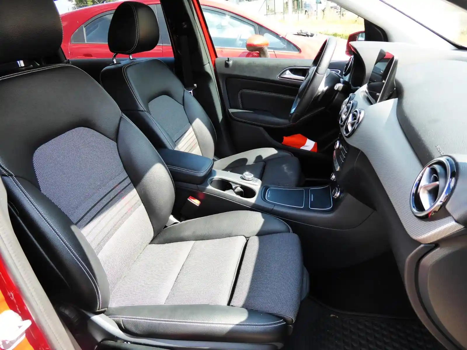Mercedes-Benz B 220