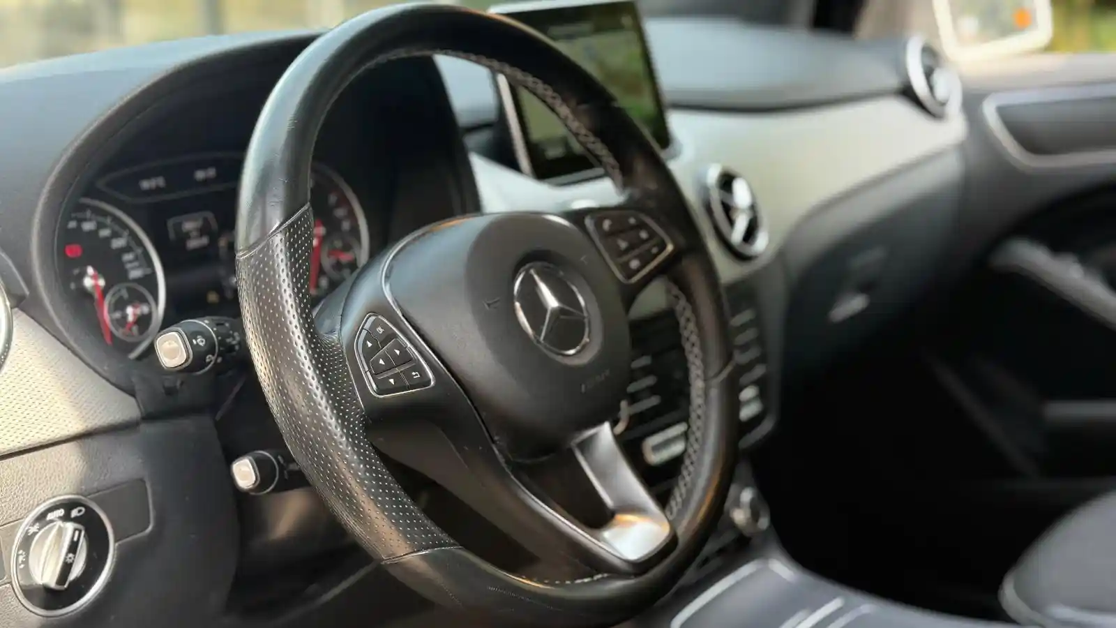 Mercedes-Benz B 180