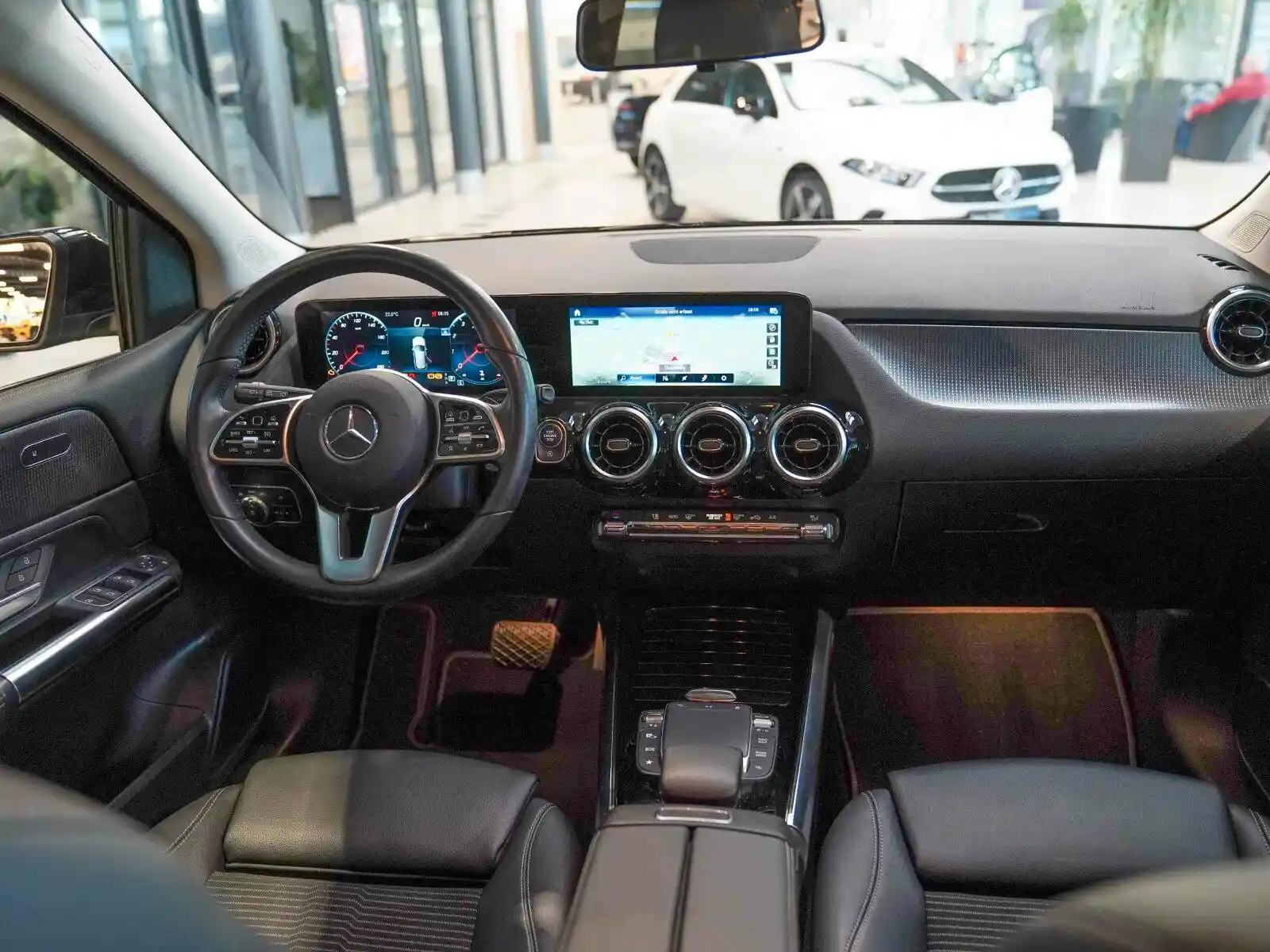 Mercedes-Benz B 180