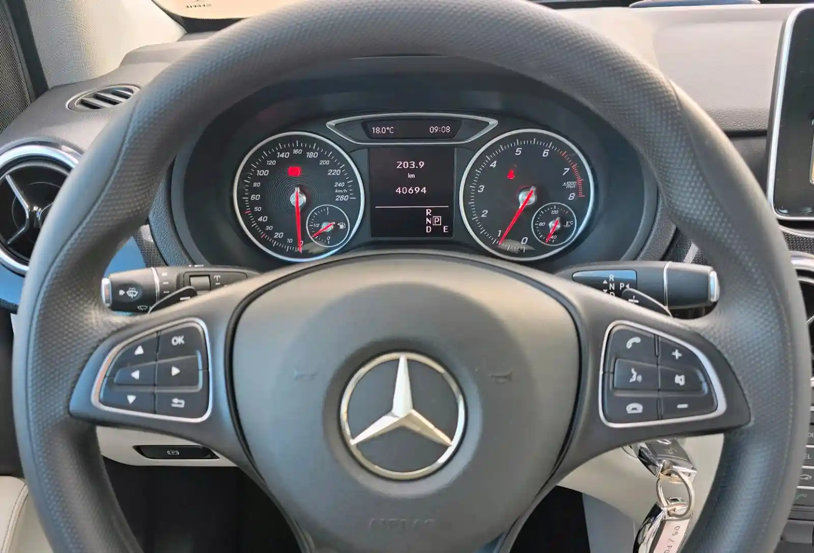 Mercedes-Benz B 180