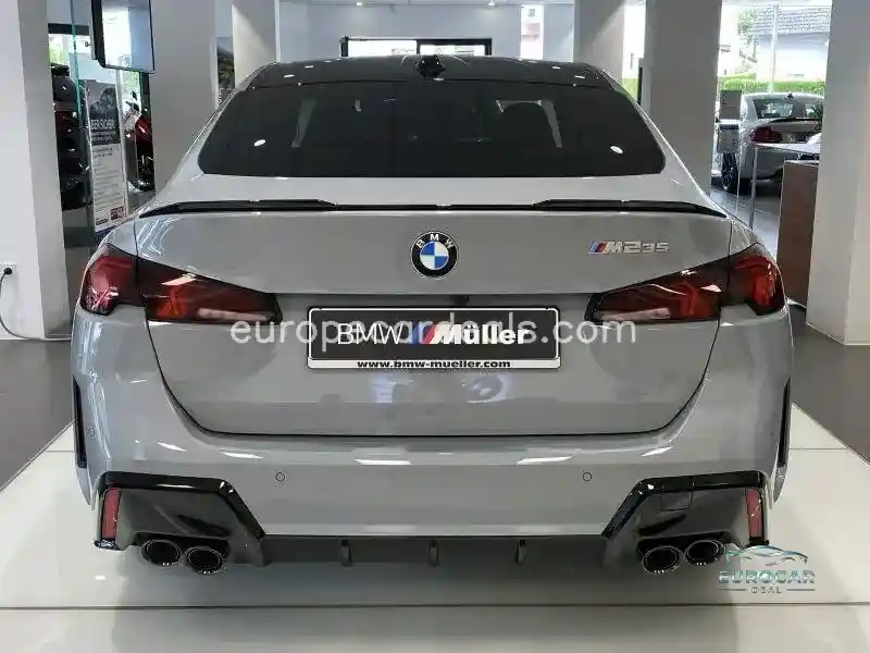 BMW M235