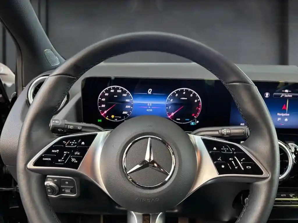 Mercedes-Benz B 180