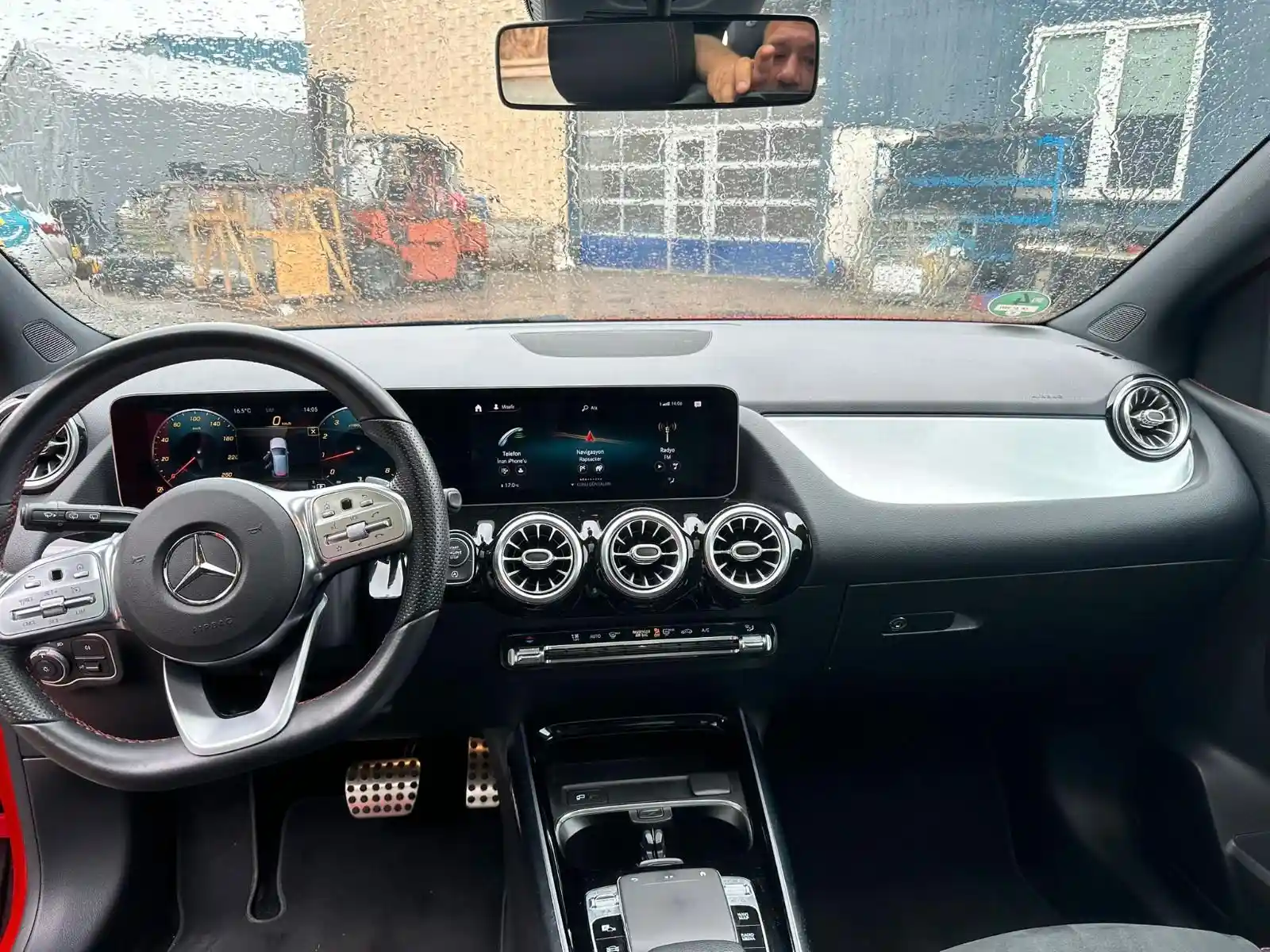 Mercedes-Benz B 180