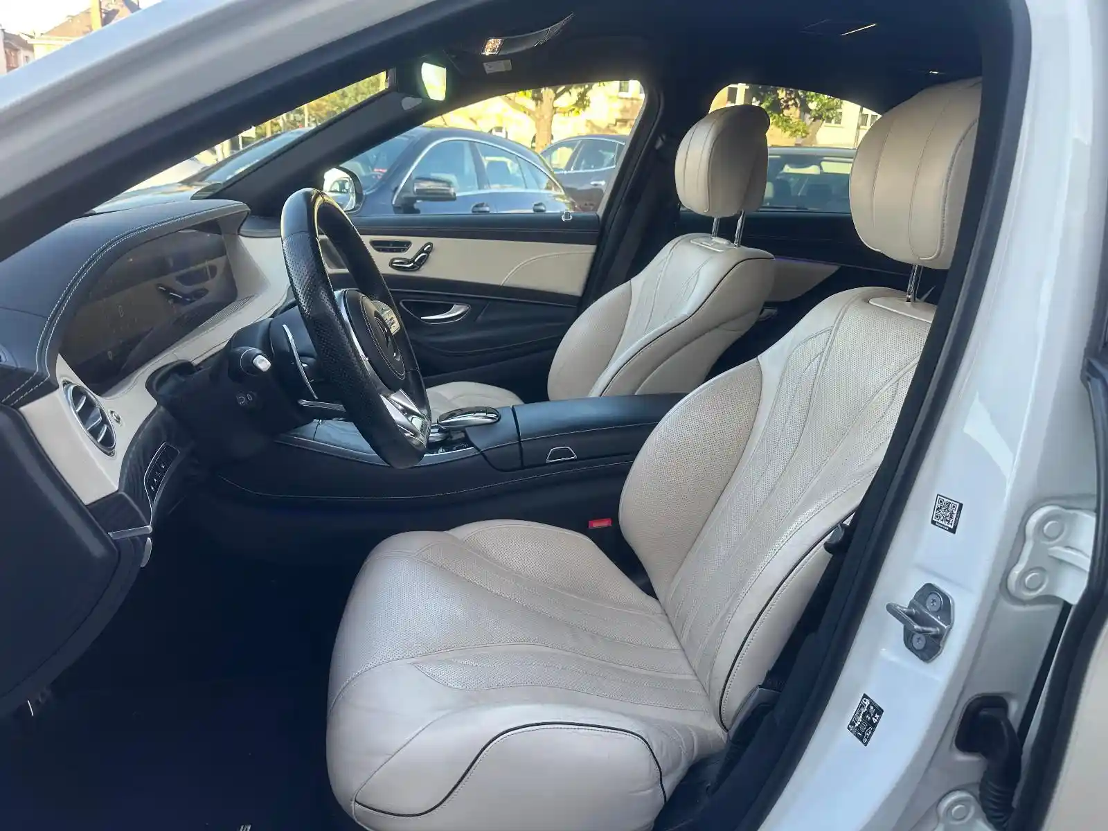 Mercedes-Benz S 560