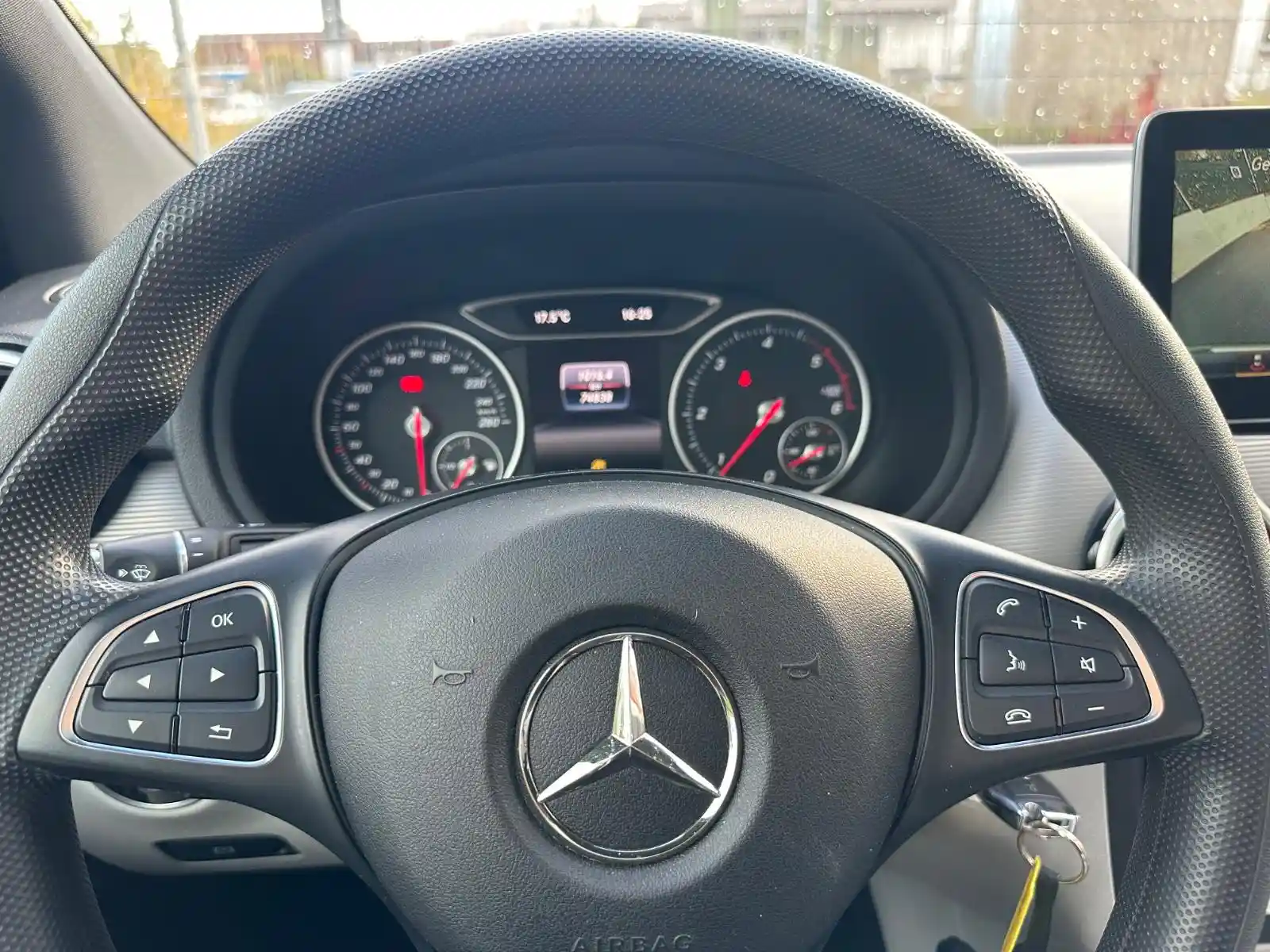 Mercedes-Benz B 180