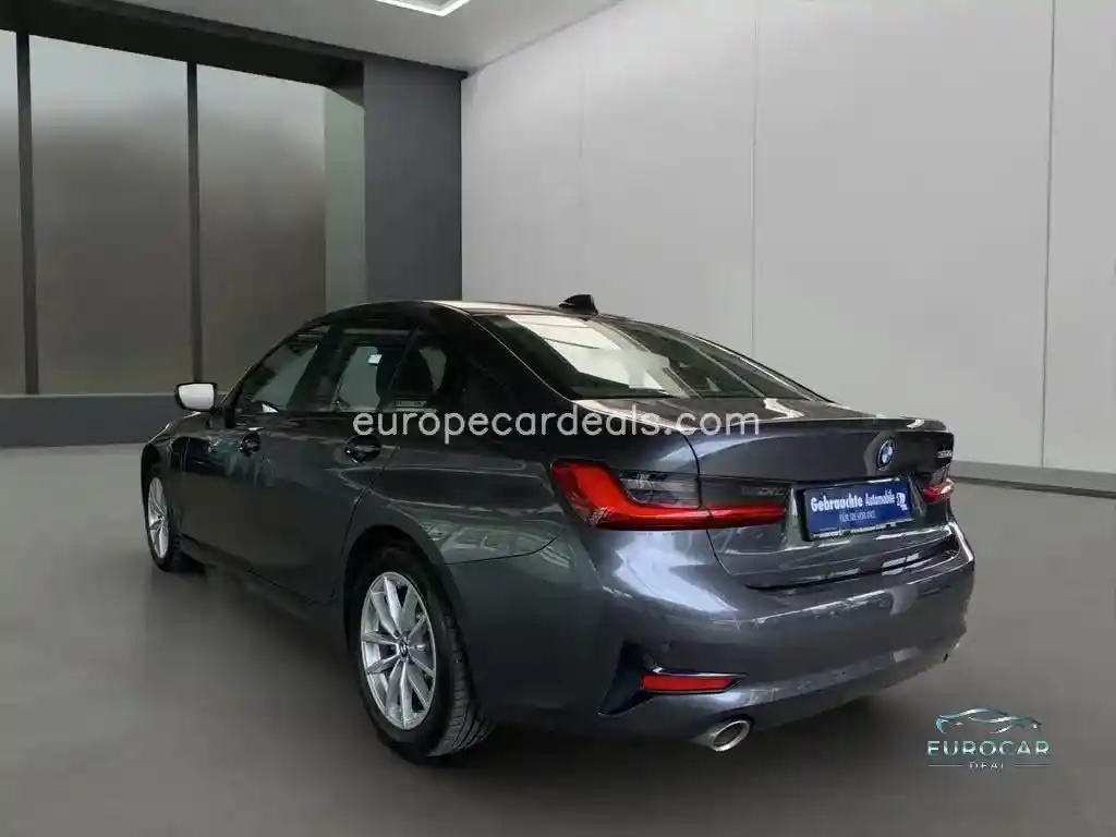 BMW 330