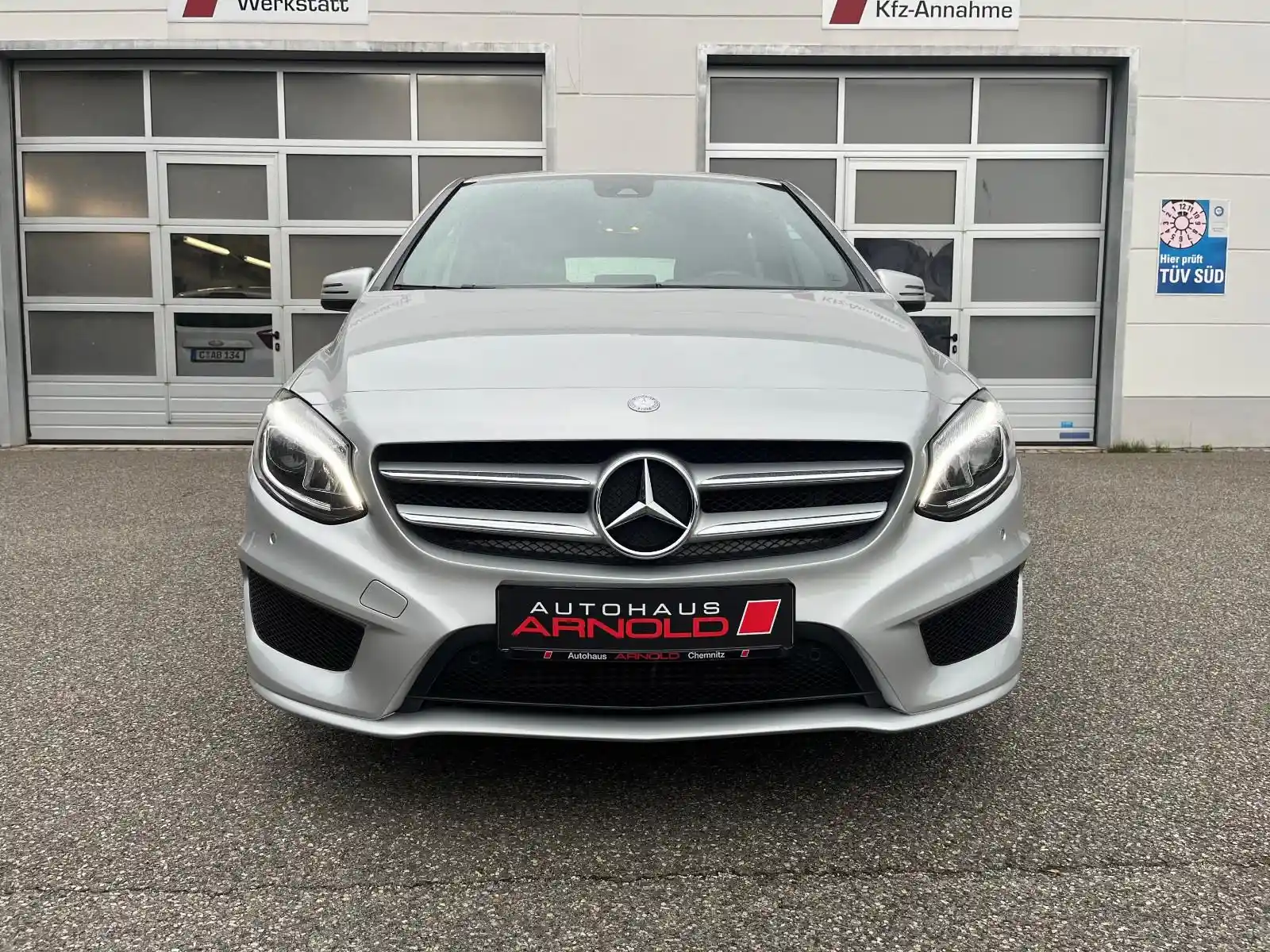 Mercedes-Benz B 180