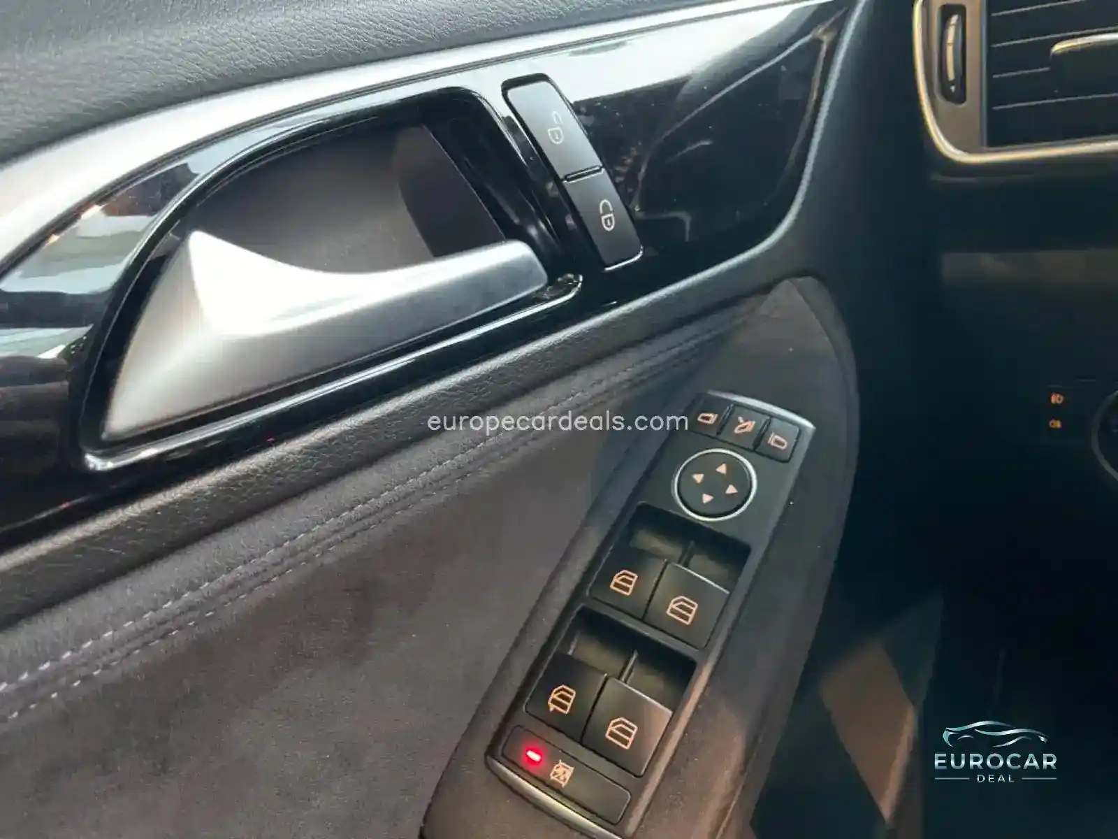 Infiniti Q30