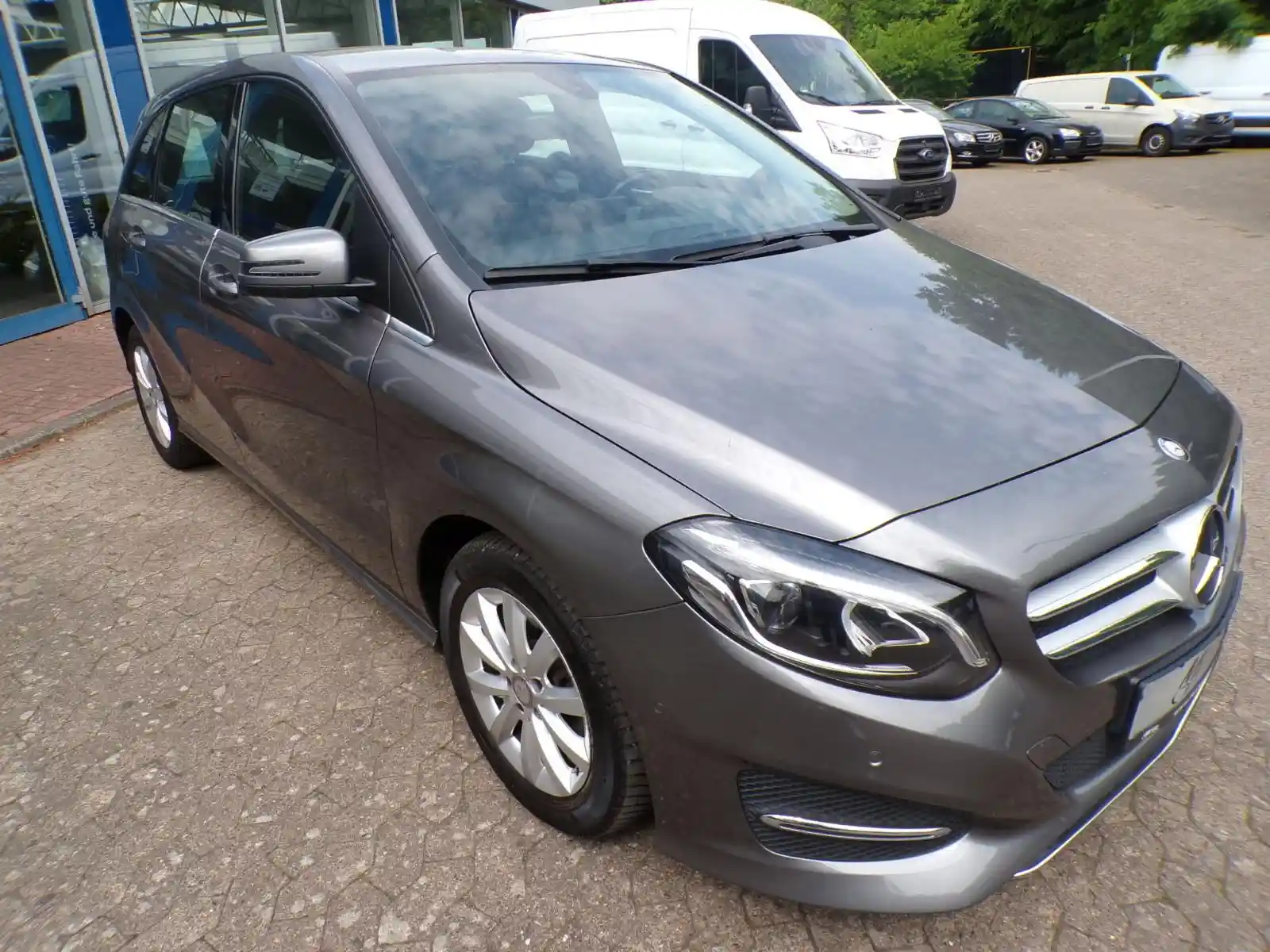 Mercedes-Benz B 200