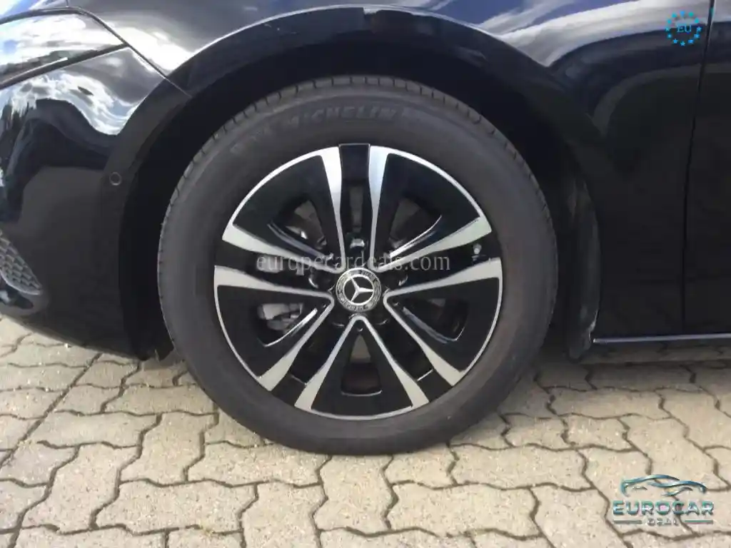 Mercedes-Benz A 220